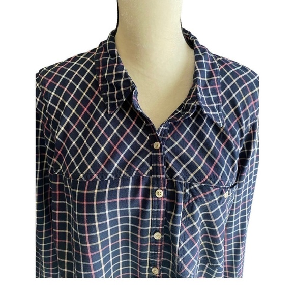 MAURICES-BUTTON FRONT TOP-SIZE 2X - Picture 2 of 9